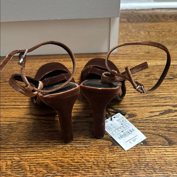 Elegant Brown Women's Heels - Picture 5 of 6